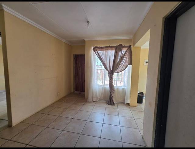 3 BEDROOM HOUSE FOR SALE IN CRYSTAL PARK